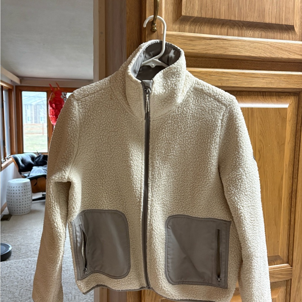 Vuori Cream Sherpa with Gray Accents
